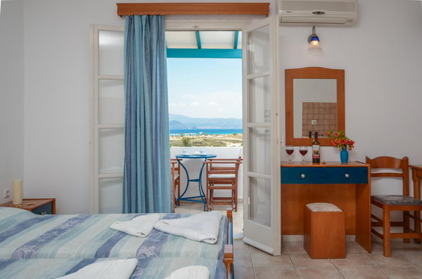 Naxos Hotel Three Lakes