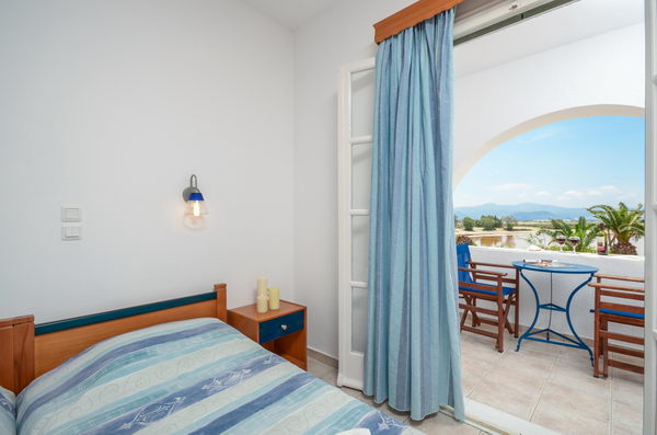 Naxos Hotel Three Lakes